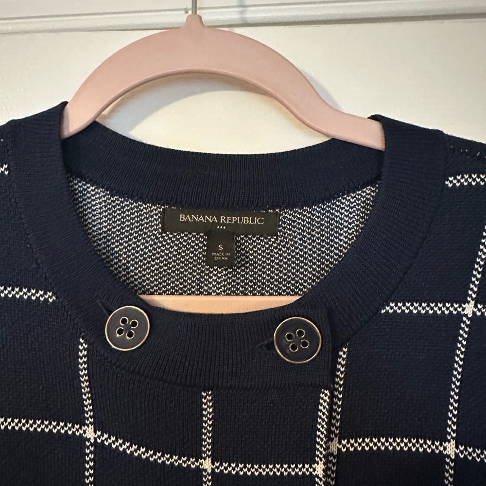Banana Republic Navy and White Plaid Women's Sweater - Picture 2 of 3